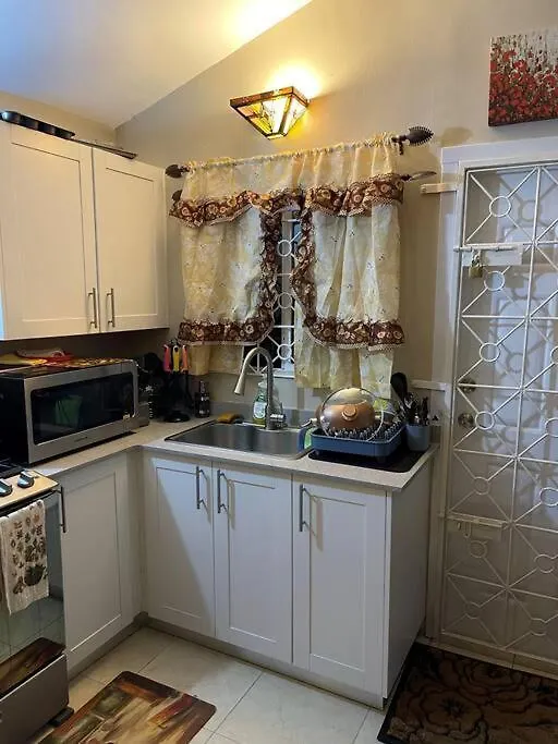 Cheerful Two-Bedroom 1Bath, Wifi, Air Conditioning Montego Bay Tatil Evi